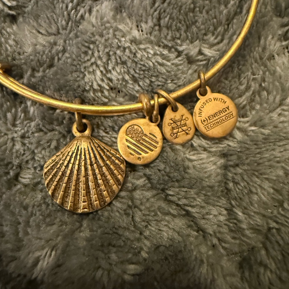Gold Charm Bracelet with Shell and Round Pendants